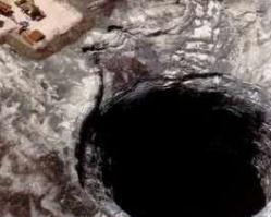 深达56米的马尔伯里天坑：采矿废料造成的天坑