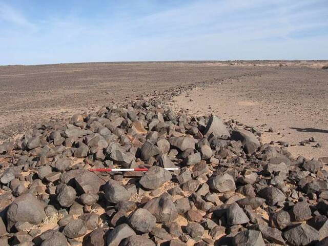 地处撒哈拉沙漠东部的古代文明：无法指出所发现建筑的准确用途和年龄