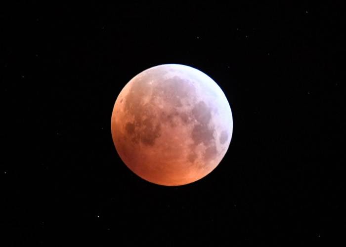 血狼月什么时候出现：超级血狼月的出现与大气什么有关
