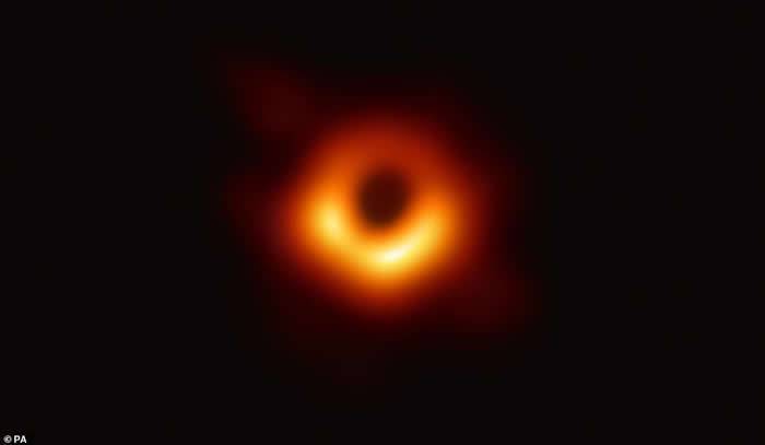 天文望远镜拍下来的黑洞照片：黑洞照片最新消息