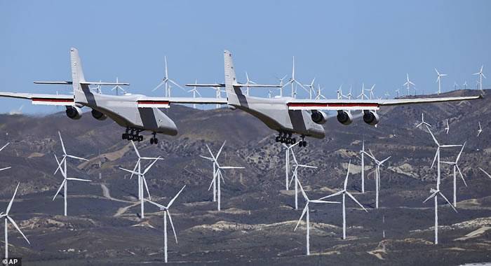 世界最大飞机“平流层发射运载者”：在美国加州首次飞行成功(3)