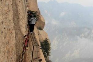 中国最危险的华山栈道是什么：华山第一险长空栈道怎么修的
