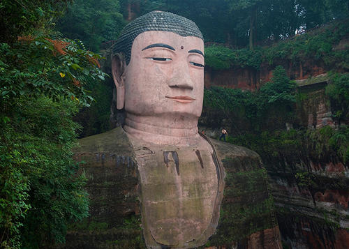 我国最大的石刻佛像是哪一座：四川的乐山大佛