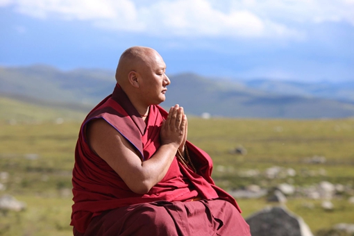 佛教中活佛是如何转世的：活佛转世制度是西藏宗教的重要特点之一