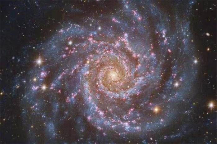 螺旋星系是怎么形成 很可能是星系重叠形成的漩涡(2)