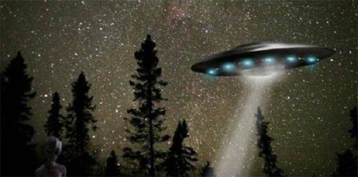 UFO一直以来都是人们心中的谜题（其中有著名的“猎鹰湖”）