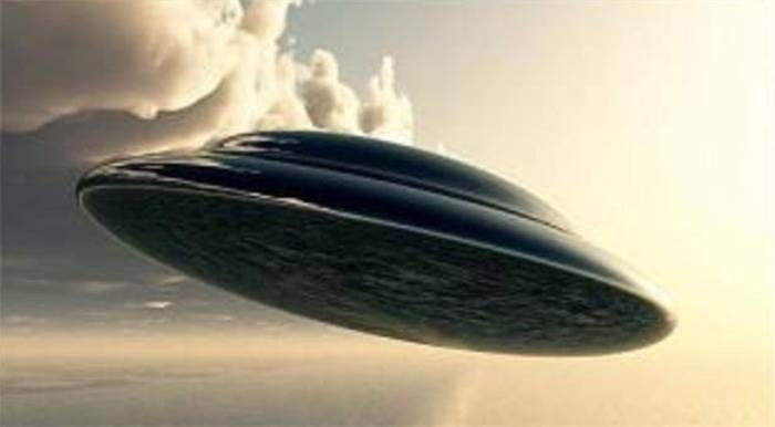 UFO一直以来都是人们心中的谜题（其中有著名的“猎鹰湖”）(3)