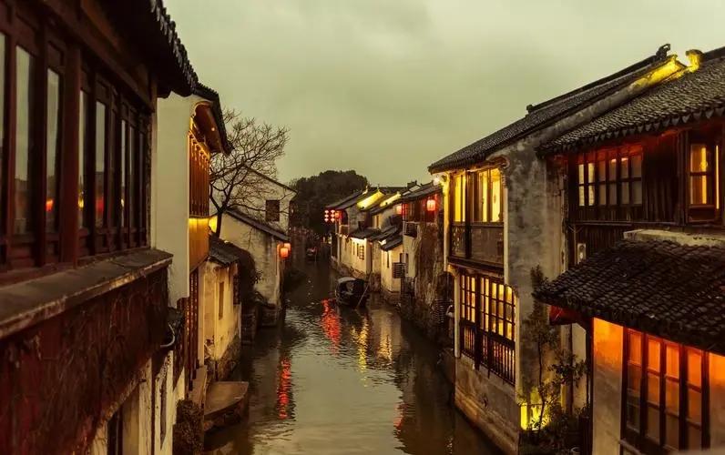中国有哪些古镇值得去（中国旅游必去十大古镇）