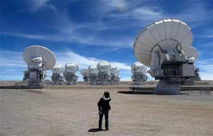 中国天眼是全球最大的射电望远镜（口径达到了500米超高的灵敏度）(3)