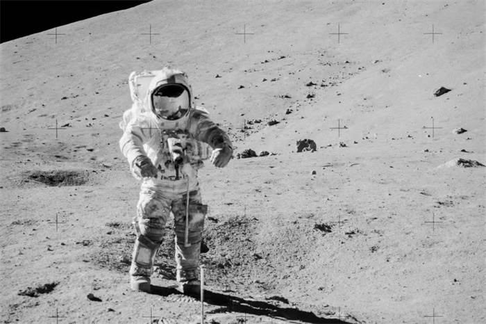 宇航员在月球上漫步会遭受多少辐射 不可能派出宇航员去徒步环游月球