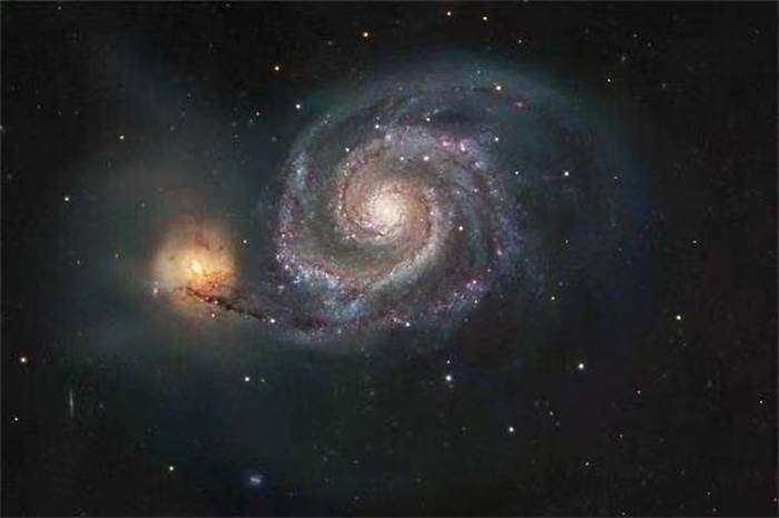 银河系中心有一个双子黑洞 质量差不多是太阳的400万倍