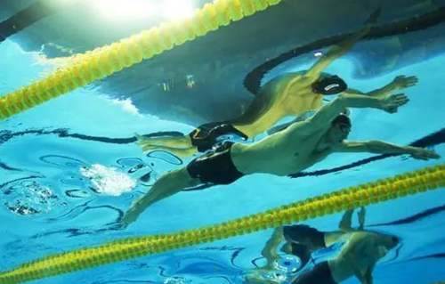每个游泳爱好者都应学会的蝶泳技巧(蝶泳的动作要领)(23)