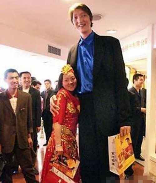 盘点十大世界上最高的人（詹世钗3.19米真实身高2.4米）(8)