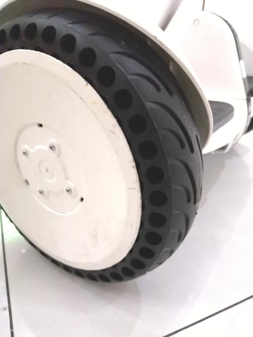 两轮电动平衡车如何拆换轮胎(1)