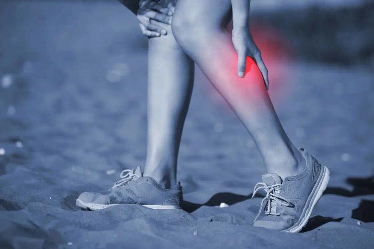 小腿肌肉抽筋疼痛怎么回事(1)