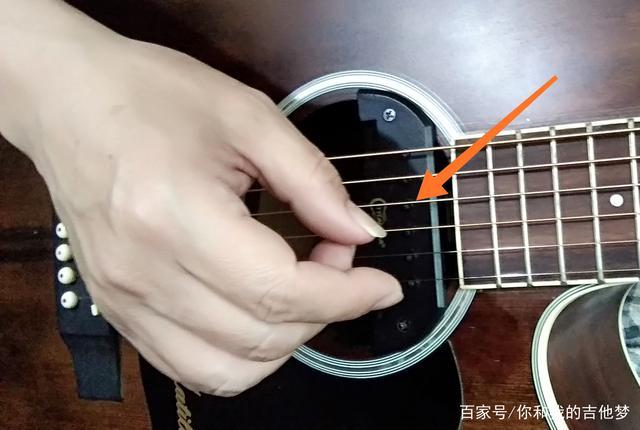 吉他扫弦的正确手势(1)