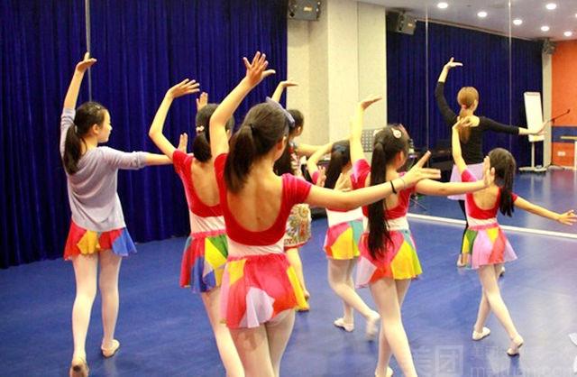 龙艺舞蹈培训中心怎么样(1)