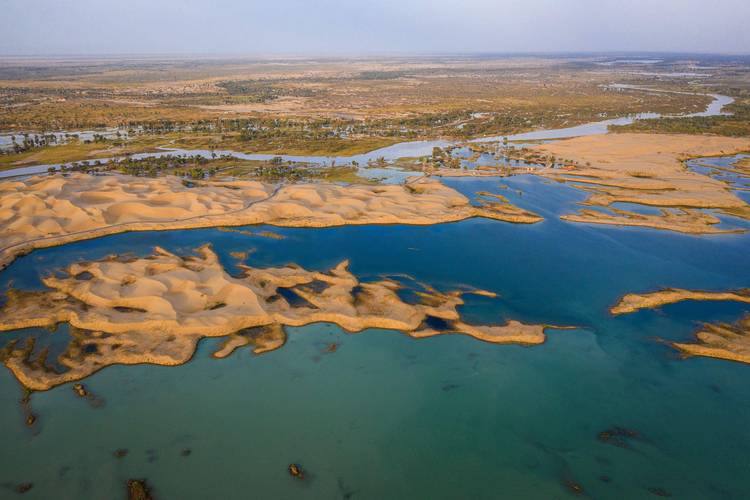 塔克拉玛干沙漠出现湖泊占多大面积