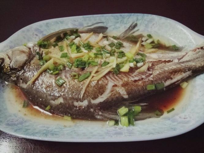 清蒸鳊鱼的做法(1)