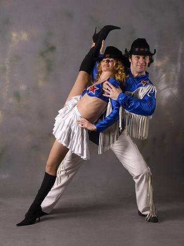 牛仔舞的基本舞步是什么