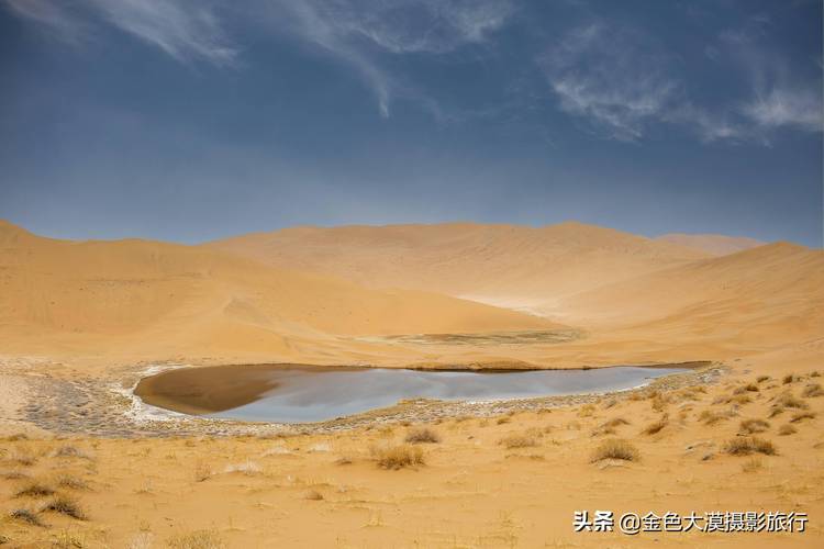 沙漠中的湖泊(1)