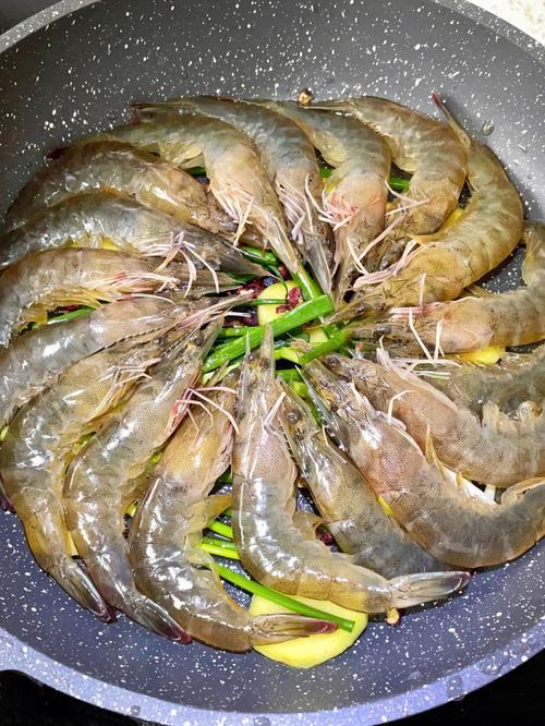 水煮大虾的做法(1)