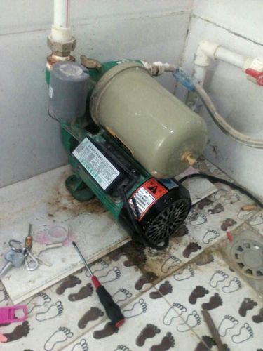 饮水机自吸泵嗡嗡响不上水