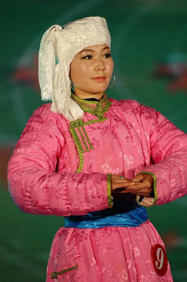 蒙古族的服饰有什么特点