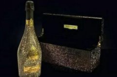 世界上最贵的5瓶香槟（酒瓶上镶嵌着一颗重达19克拉的超大钻石）