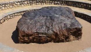 世界上最贵的陨石（1003公斤的阜康陨石其价值在3亿美元以上）(1)
