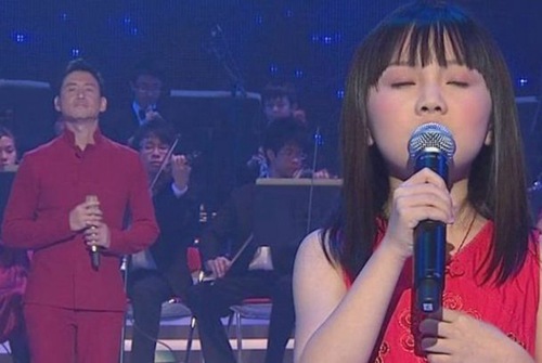 林妙可假唱事件幕后的女孩（与歌神张学友同台合作演出）(4)
