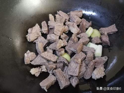 牛肉怎么炖好吃又烂西红柿炖牛腩(7)
