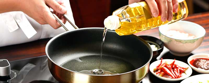 色拉油怎么比豆油便宜（色拉油花生油玉米油到底哪个好）(1)