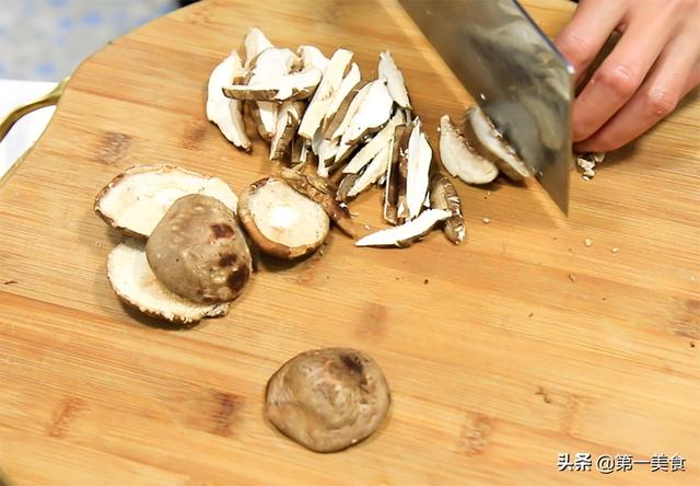 香菇炒肉的做法（香菇小炒肉怎么做才好吃）(3)