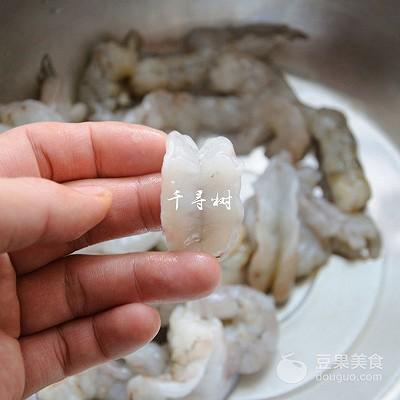 软炸虾仁的做法（软炸虾仁 简单又好吃的软嫩虾仁做法）(2)
