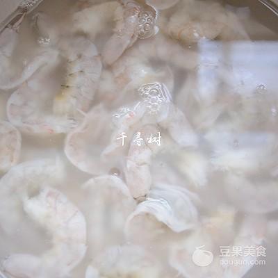 软炸虾仁的做法（软炸虾仁 简单又好吃的软嫩虾仁做法）(4)