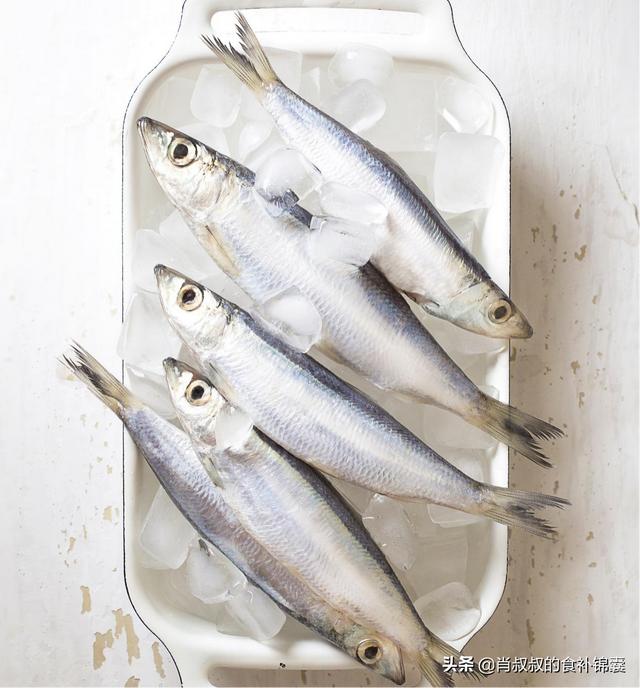 沙丁鱼怎么做好吃（干炸沙丁鱼的做法步骤）(1)