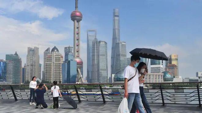上海恢复正常生产生活秩序的阶段（市民们迎来了买买买“报复性消费）(2)