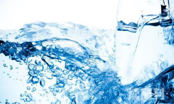 山泉水属于寒凉的水吗（饮用山泉水好还是天然水好）(3)