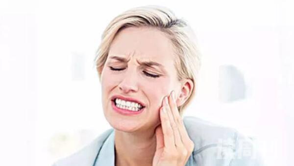 牙疼最快的止疼方法一天不疼（夜里牙疼教你一分钟快速止疼方法）(2)