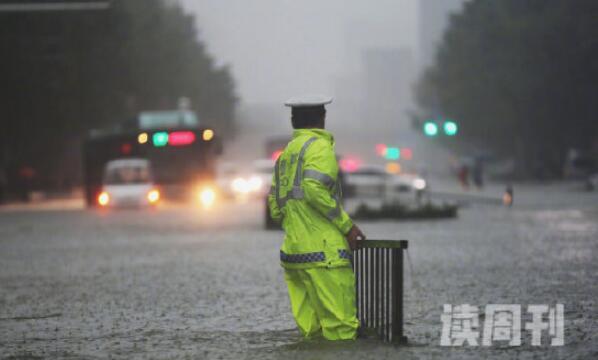 郑州特大暴雨（相当于三天下了往年一整年的量）(1)
