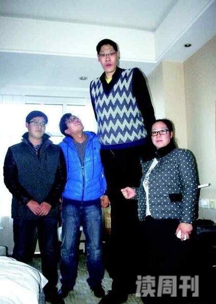 亚洲第一高人张俊才身高2.42米结婚18年不要孩子(1)
