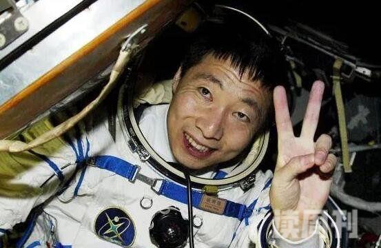 杨利伟誉为中国载人航天第一人