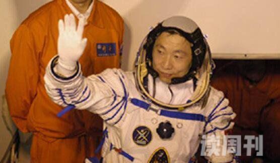 杨利伟誉为中国载人航天第一人(3)