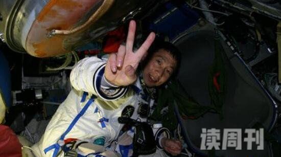 杨利伟誉为中国载人航天第一人(5)