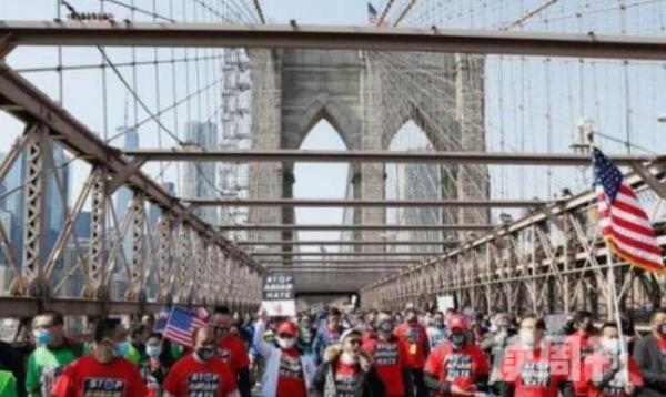 布鲁克林大桥踩踏事件（拥挤的人群中不慎在大桥的台阶处摔倒）(1)
