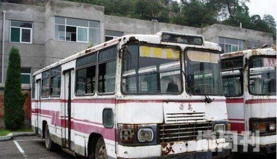 北京375路公交车灵异事件（第二天公交车意外的坠落到山下）(1)