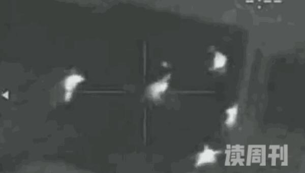 赤塔丧尸恐怖视频（视频内容是一辆直升机所拍）(4)