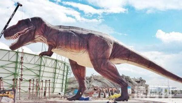 美国发现活恐龙图片（可以看出那个恐龙长的十分巨大）(2)