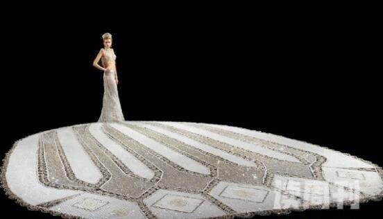 世界上最重的婚纱（由100多万颗珠子组成）